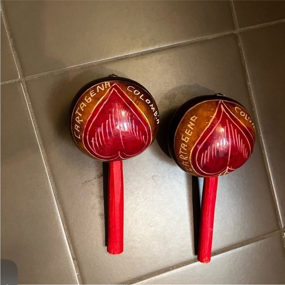 VINTAGE Maracas artisan wood from Cartagena Columbia collectible costume red EUC - Picture 5 of 8